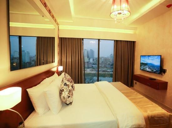 Coventina Lake Suites Deluxe Double 4