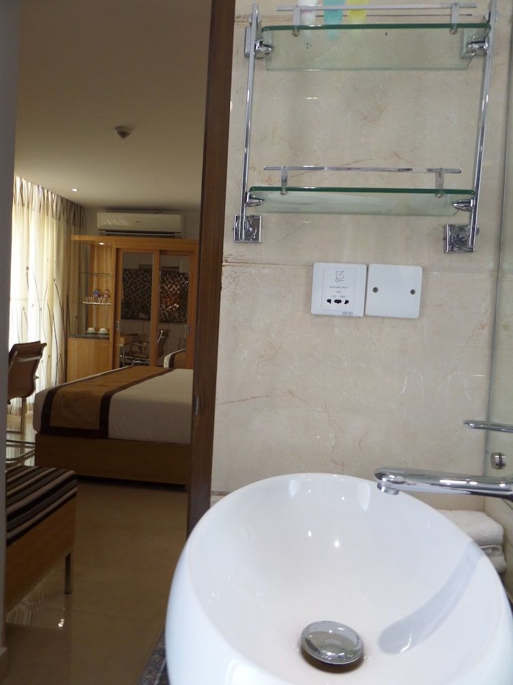 Hotel Bengal Canary Park Royal Suite Kitchenette Double Occupancy 9