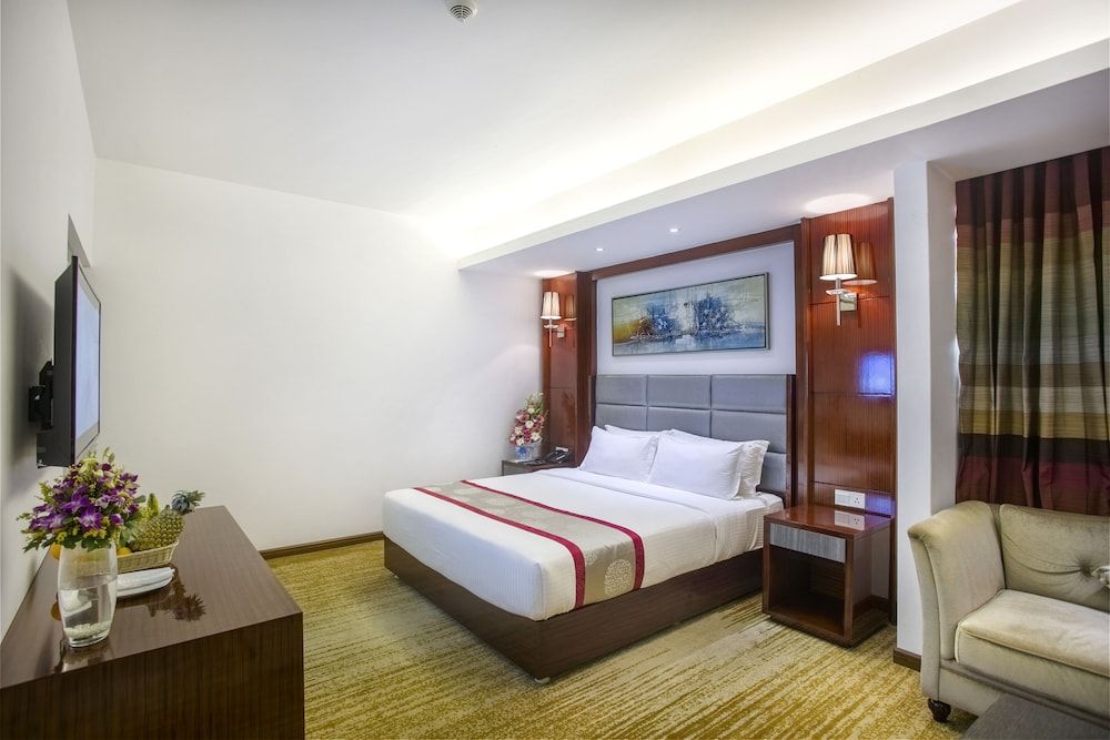 Hotel Bengal Blueberry Deluxe Room, 1 Queen Bed, Accessible, City View 3