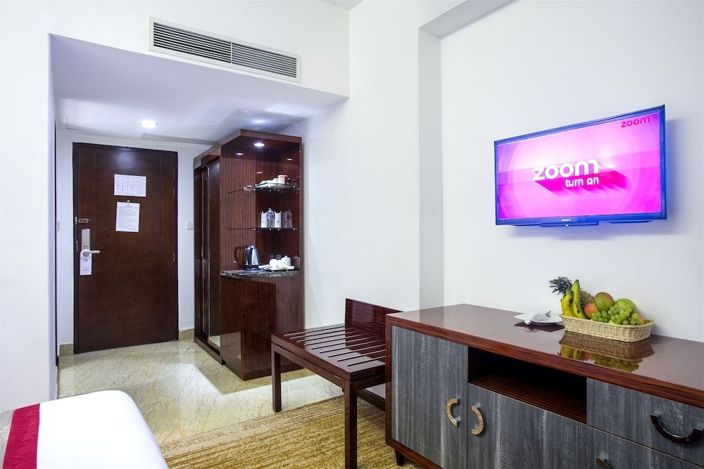 Hotel Bengal Blueberry Deluxe Room, 1 Queen Bed, Accessible, City View 4