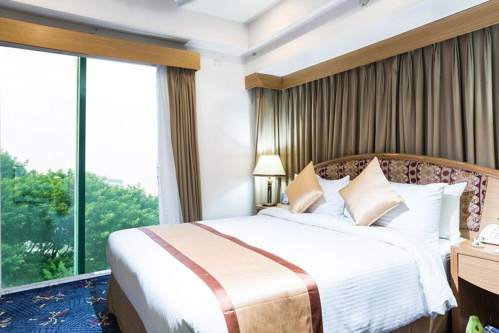 Hotel Lake Castle Deluxe Single Room, 1 King Bed, Non Smoking 3