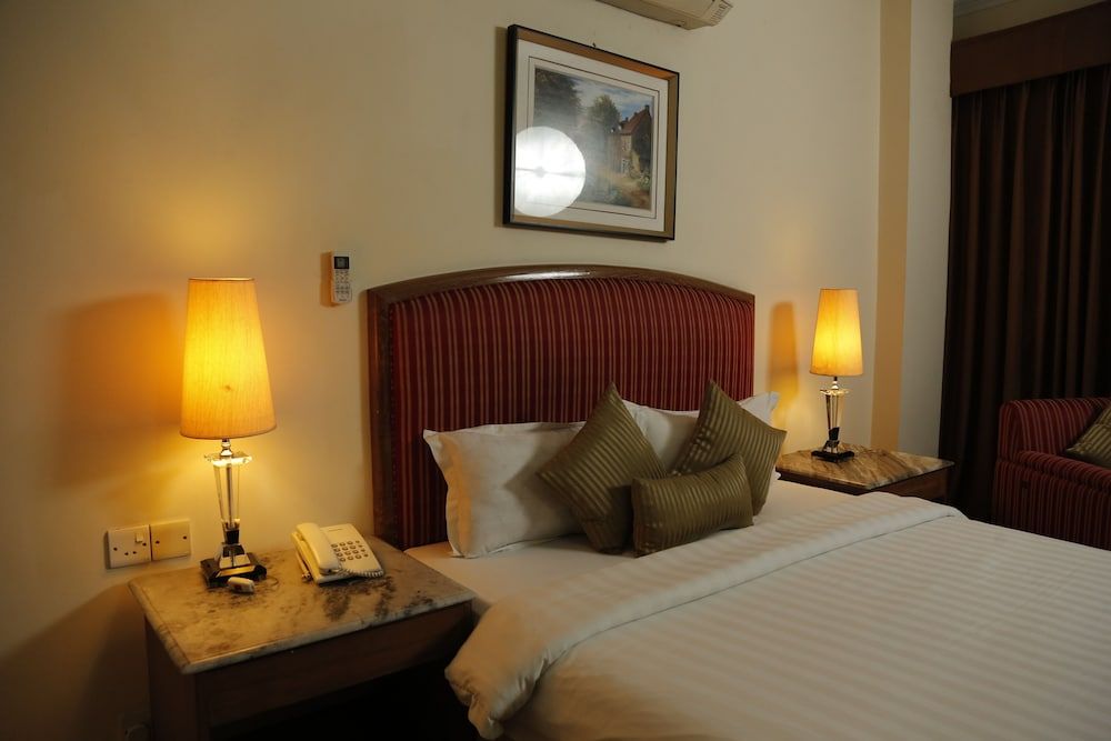 undefined Hotel Swiss Garden 4