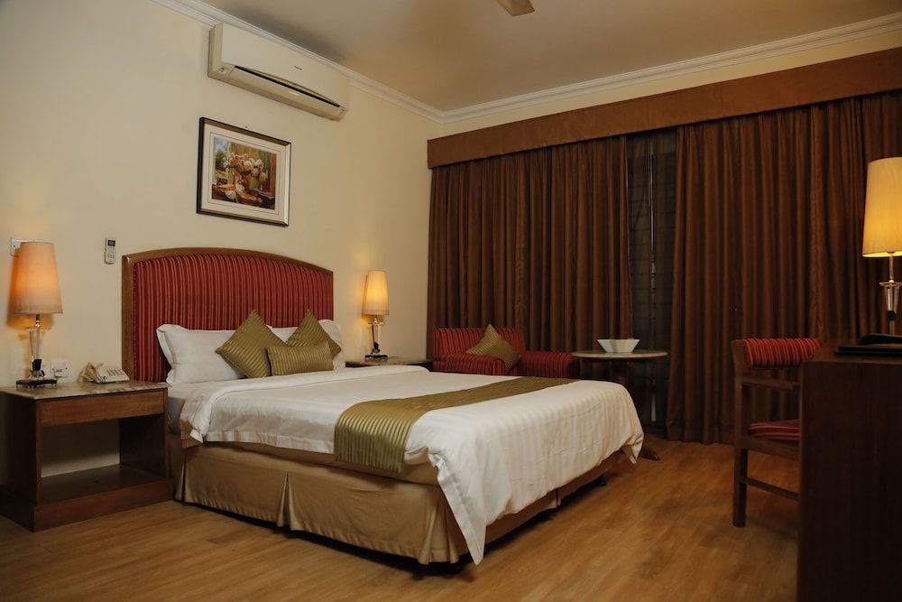 undefined Hotel Swiss Garden 4