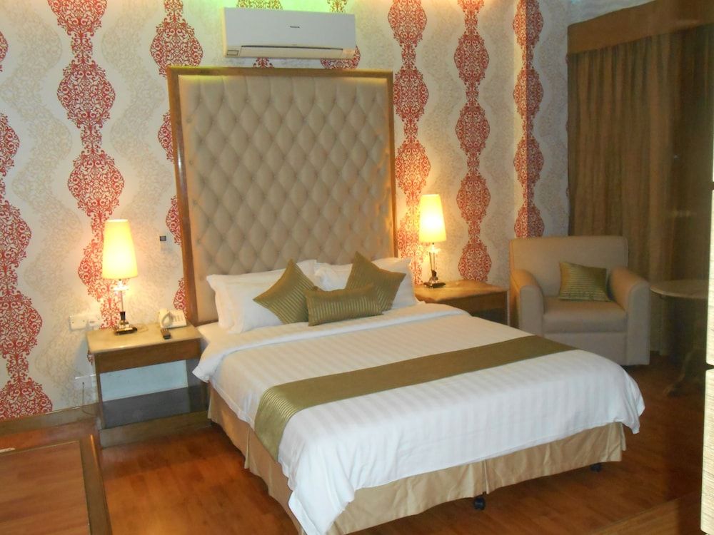 undefined Hotel Swiss Garden 5