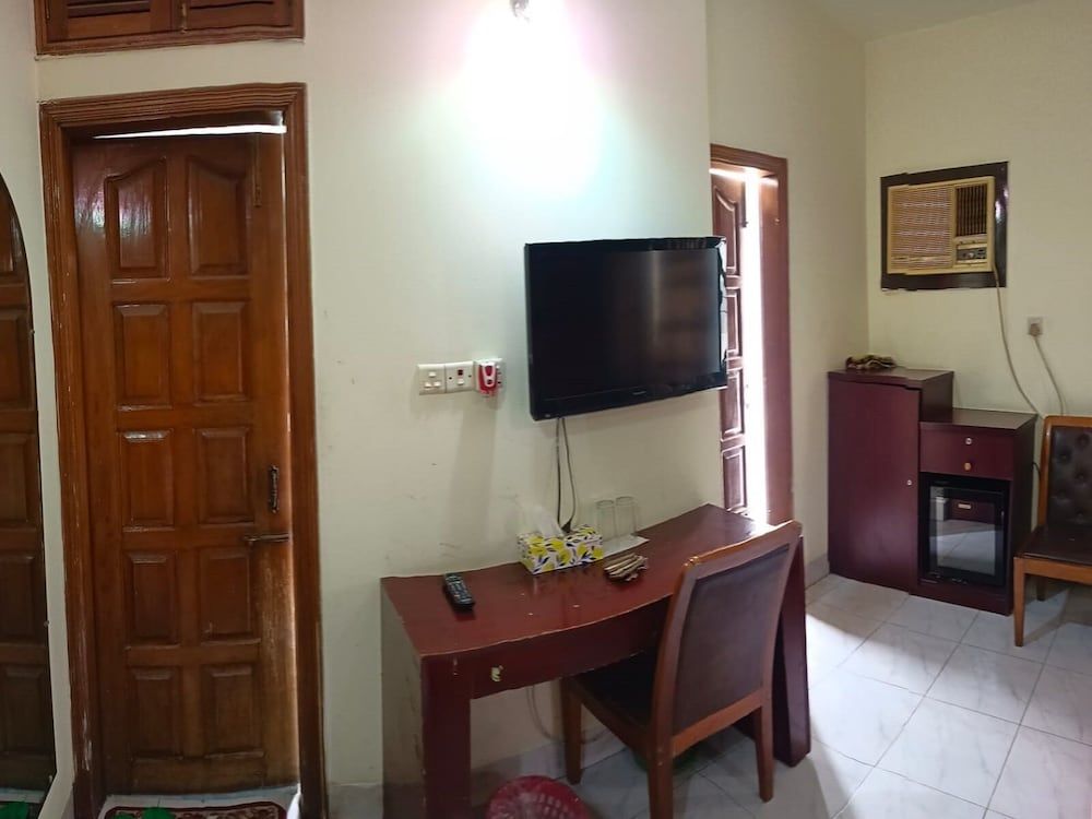 Hotel Skylink Deluxe Double Room, 1 Queen Bed, City View 8