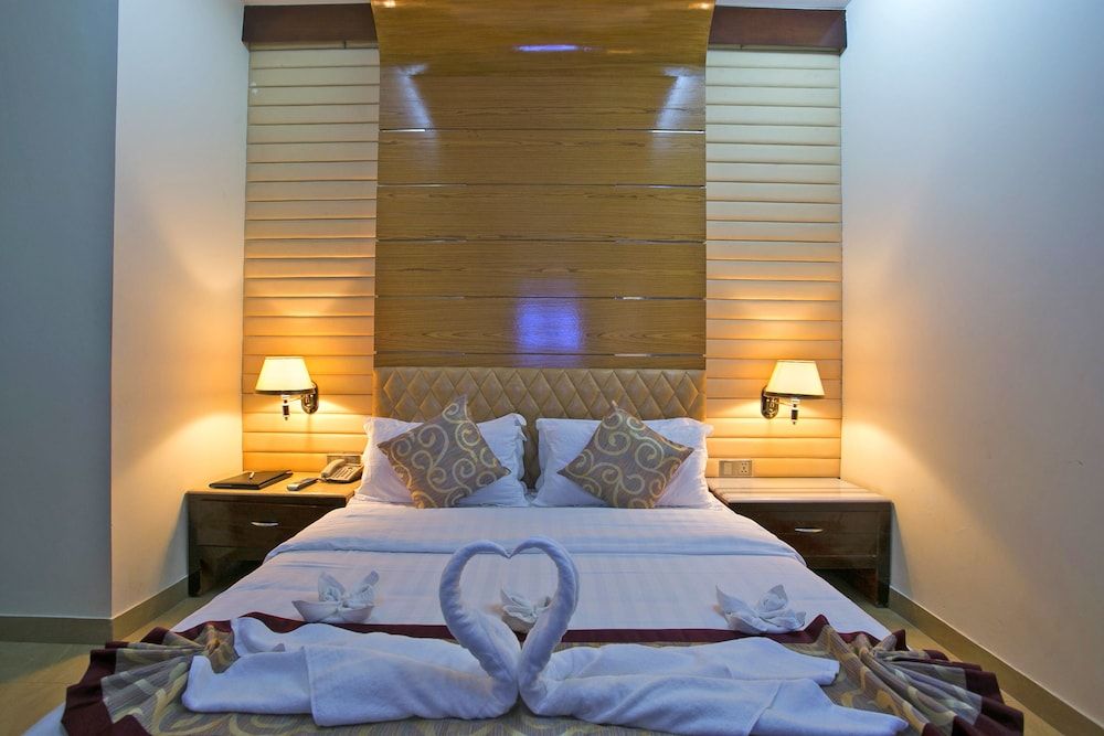 FARS Hotel & Resorts Deluxe King Room 9