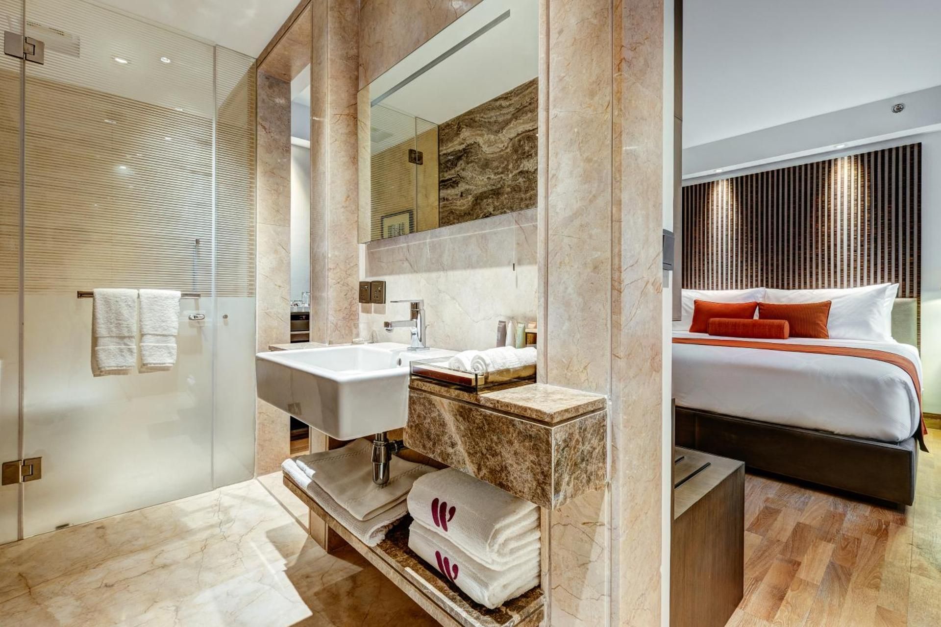 Deluxe Double King Room