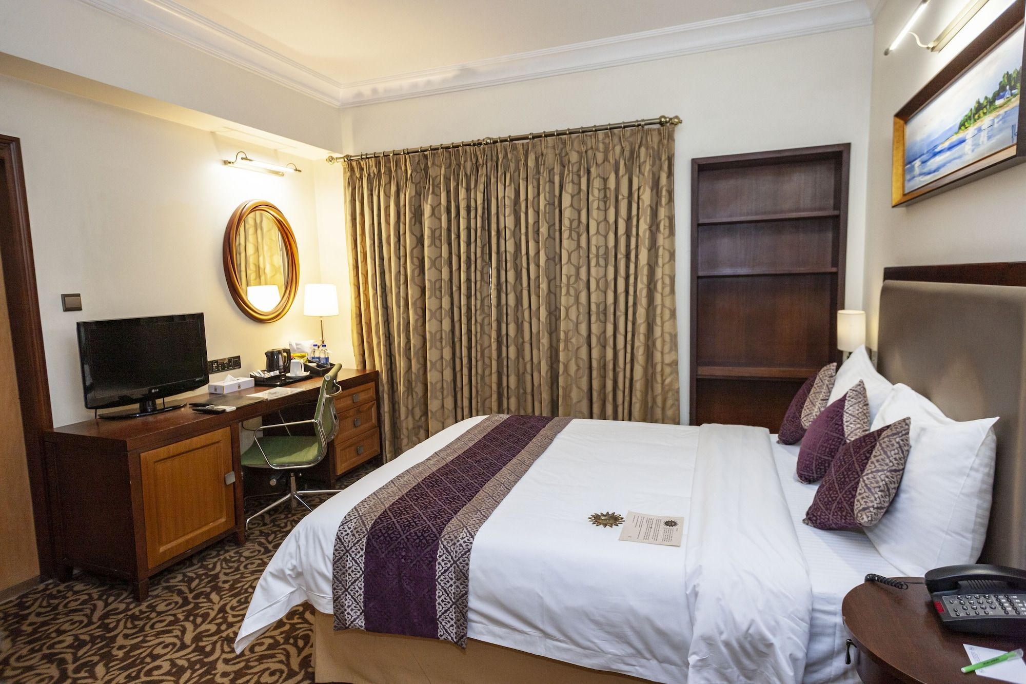 Royal Park Residence Hotel Queen Room 24