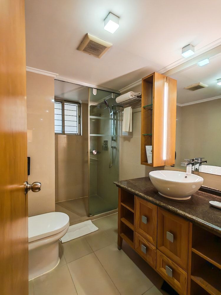 Royal Park Residence Hotel Queen Room 28