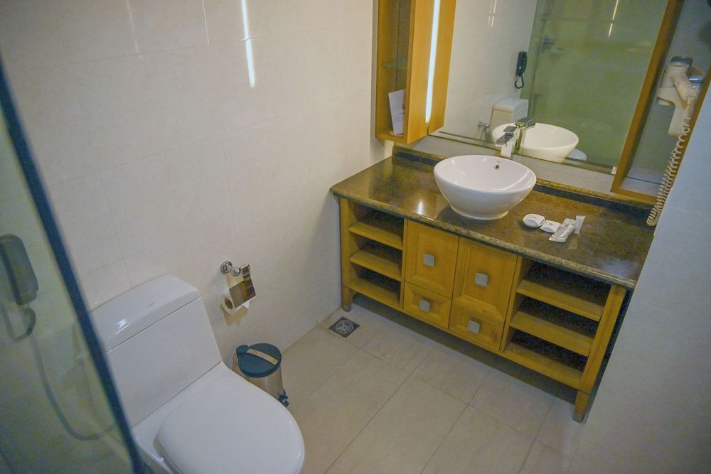 Royal Park Residence Hotel Queen Room 4