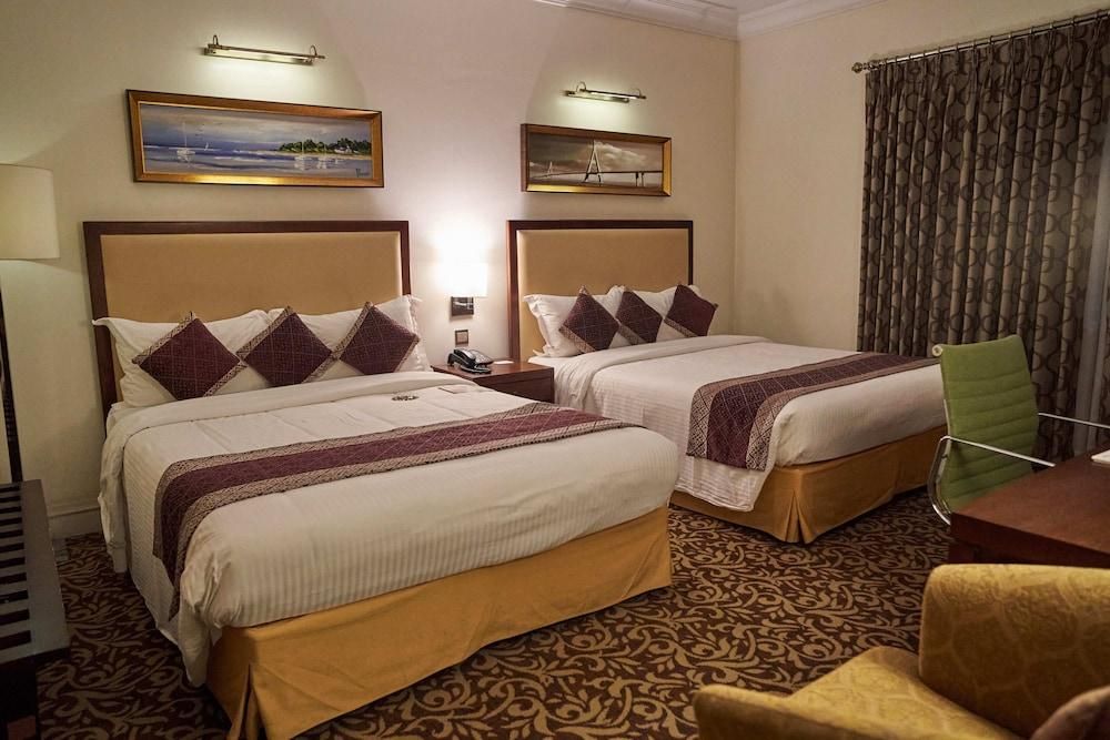 Royal Park Residence Hotel Queen Room 4