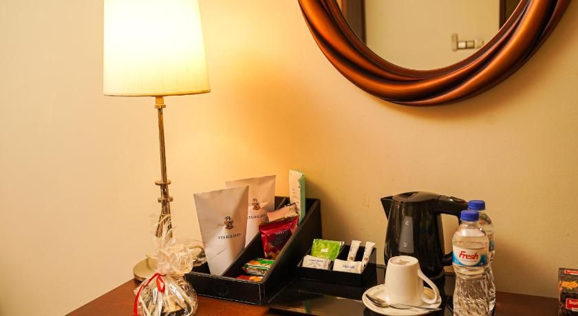 Royal Park Residence Hotel Queen Room 34