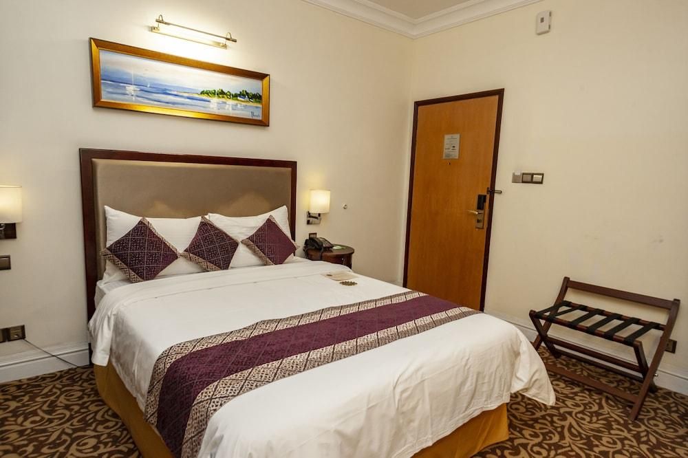 Royal Park Residence Hotel Queen Room 10