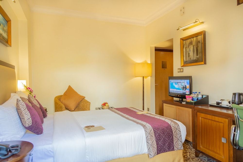 Royal Park Residence Hotel Queen Room 9