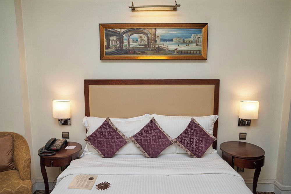 Royal Park Residence Hotel Queen Room 2