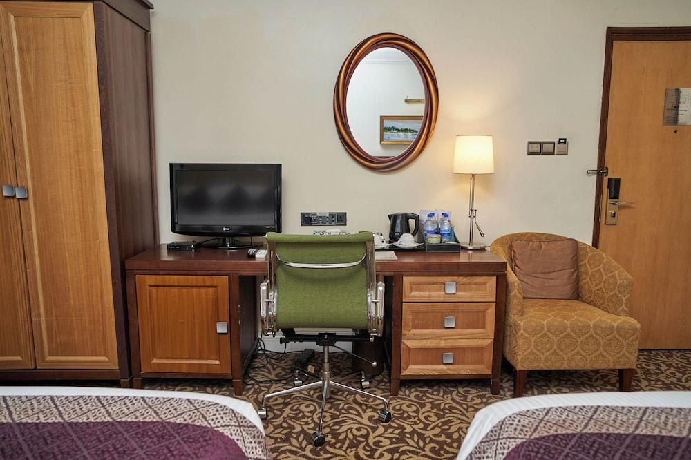 Royal Park Residence Hotel Queen Room 32