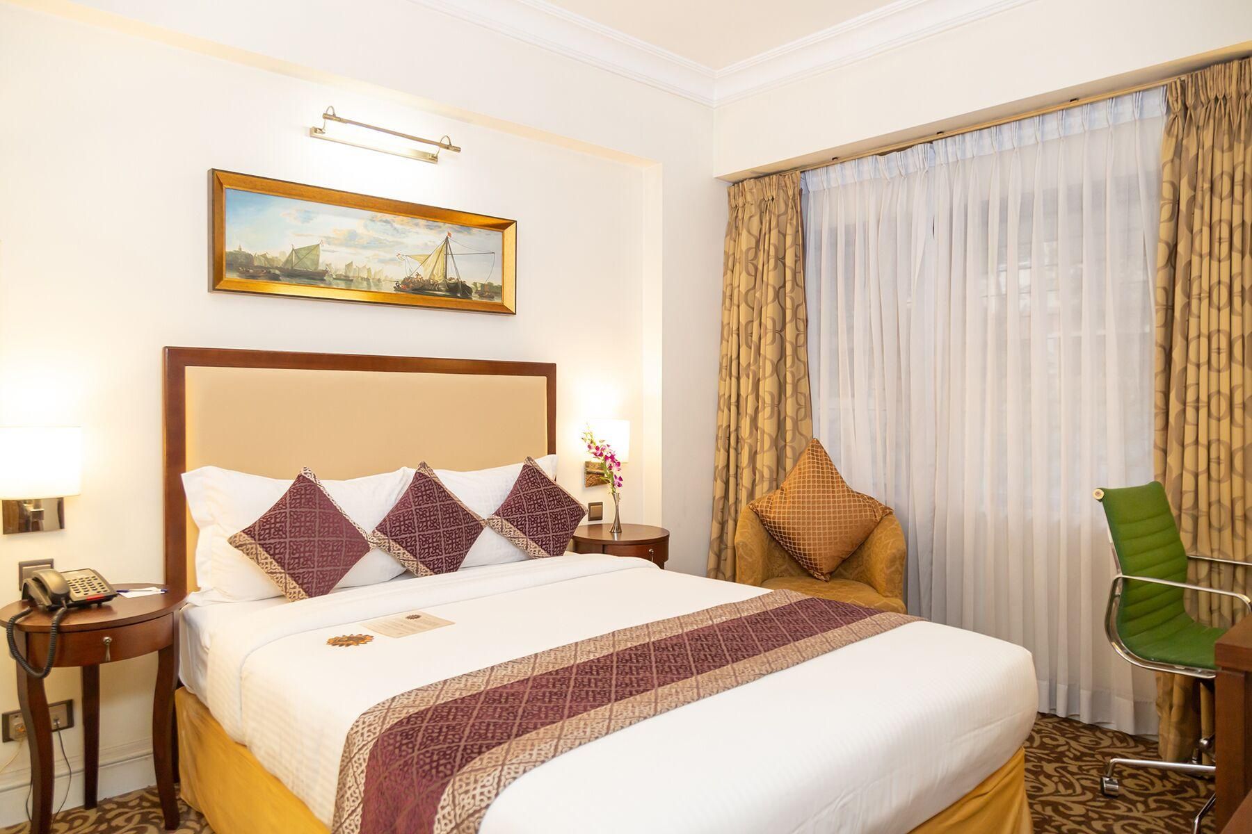 Royal Park Residence Hotel Queen Room 21