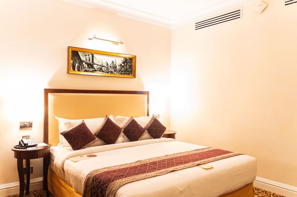 Royal Park Residence Hotel Queen Room 14