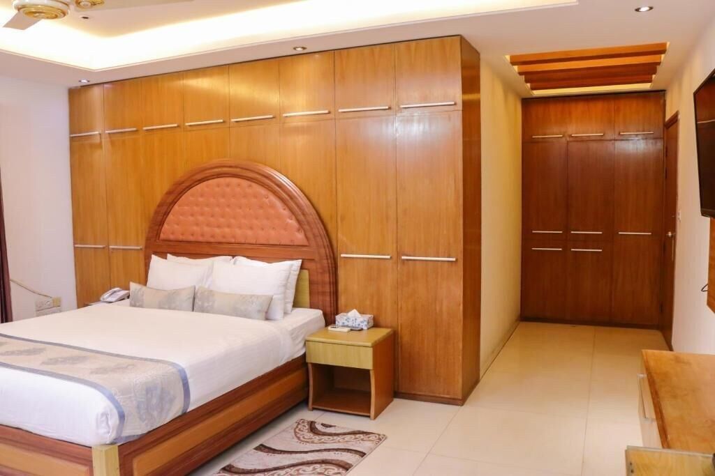 undefined Hotel Afford Inn 8