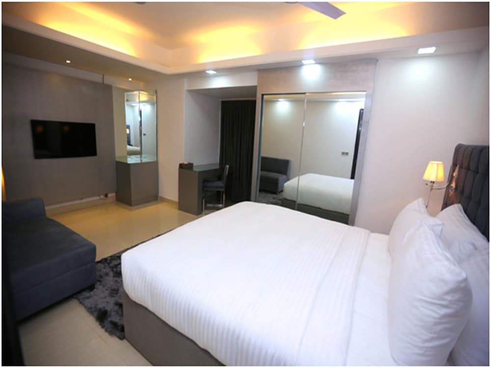 undefined Blossom Hotel Dhaka 8