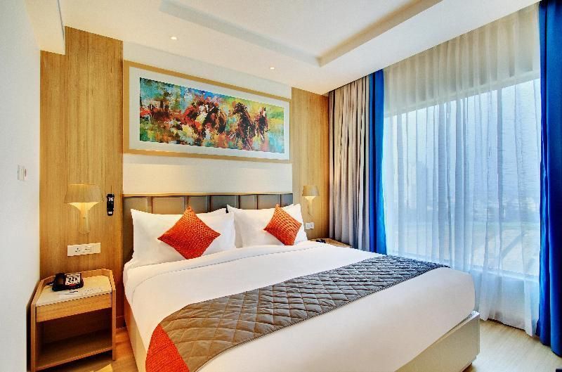 1 Queen Bed Suite Non Smoking