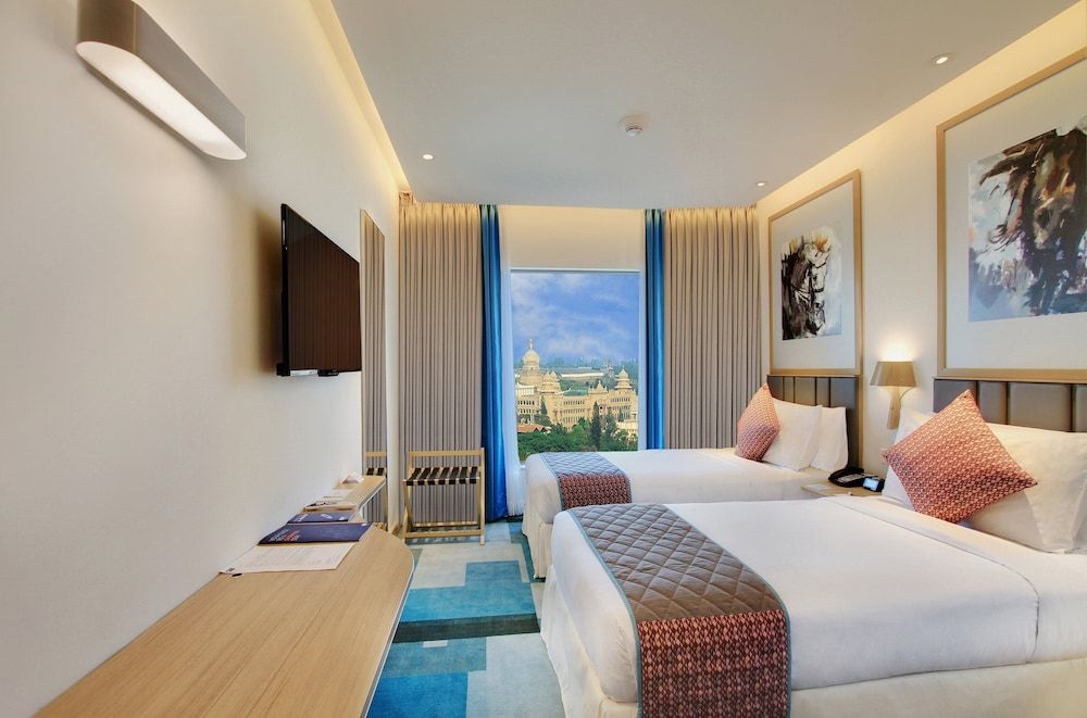 Holiday Inn Bengaluru Racecourse, an IHG Hotel Standard Room, 2 Twin Beds (Turf View) 5
