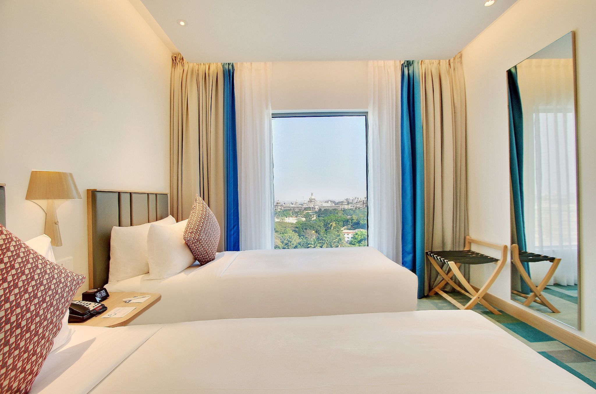 Holiday Inn Bengaluru Racecourse, an IHG Hotel Standard Room, 2 Twin Beds (Turf View) 3