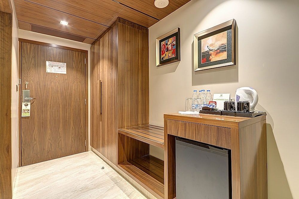 Suite, 1 King Bed, City View