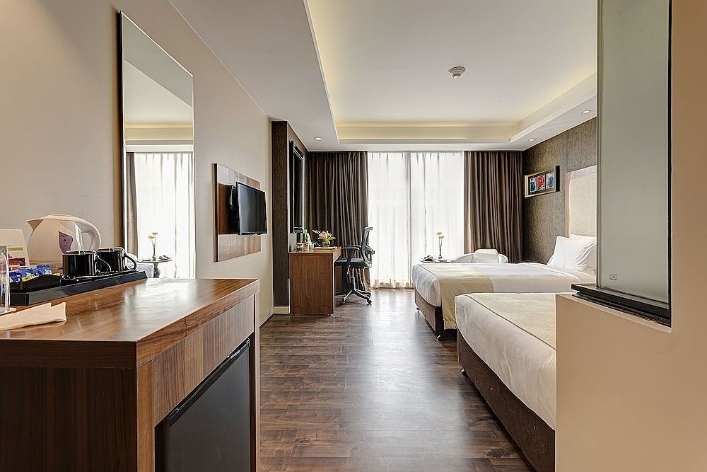 Standard Room, 2 Twin Beds (Walk-in Shower)