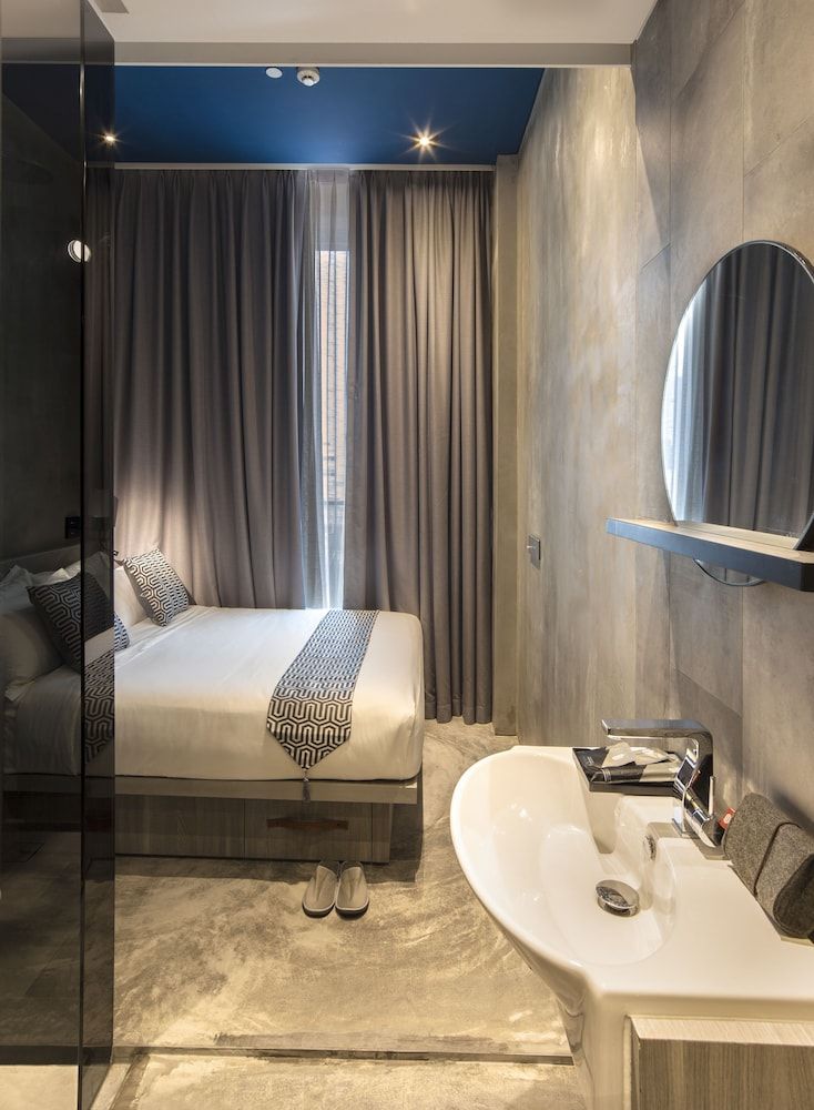 Hotel YAN Superior Double Room with Balcony 3