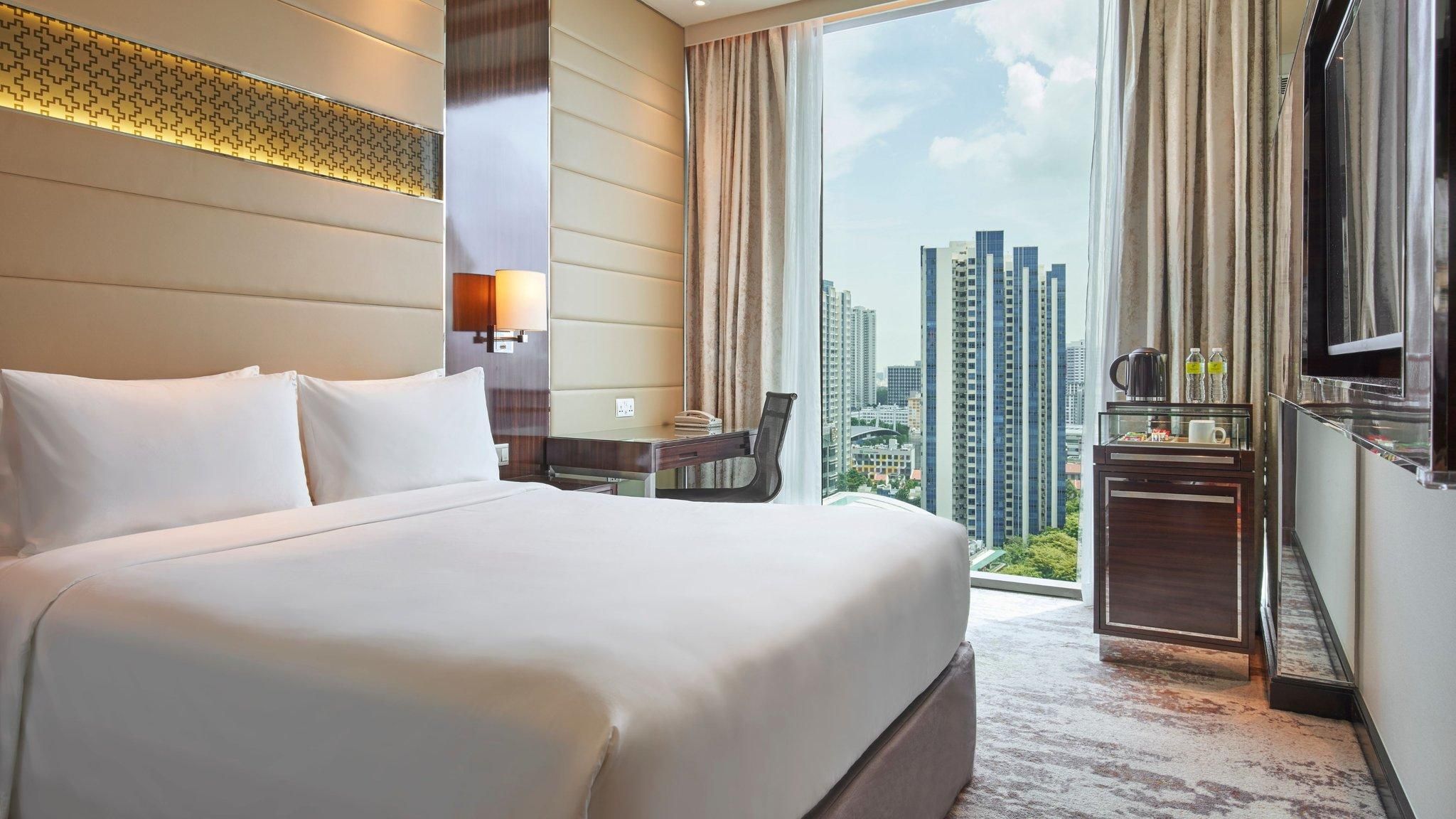 1 Queen Standard High Floor