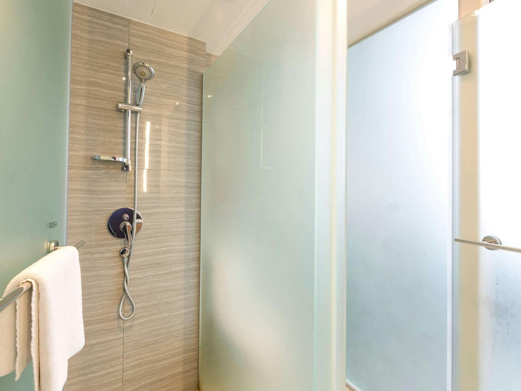 Signature Loft Room With Queen Bed And Sofa-Bed