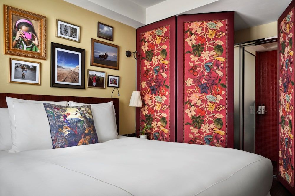 The Vagabond Club, Singapore, a Tribute Portfolio Hotel Classic Room, 1 King Bed 2