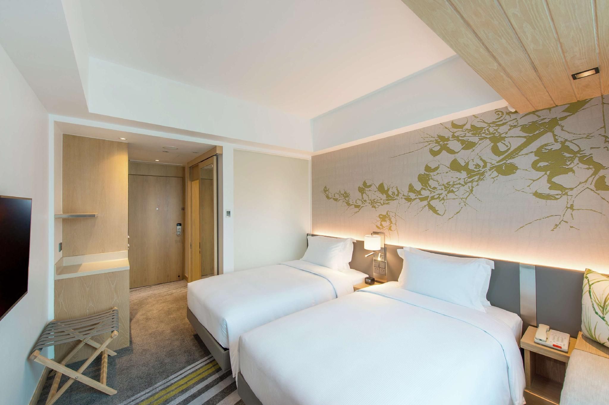 Hilton Garden Inn Singapore Serangoon Twin Guest Room 2
