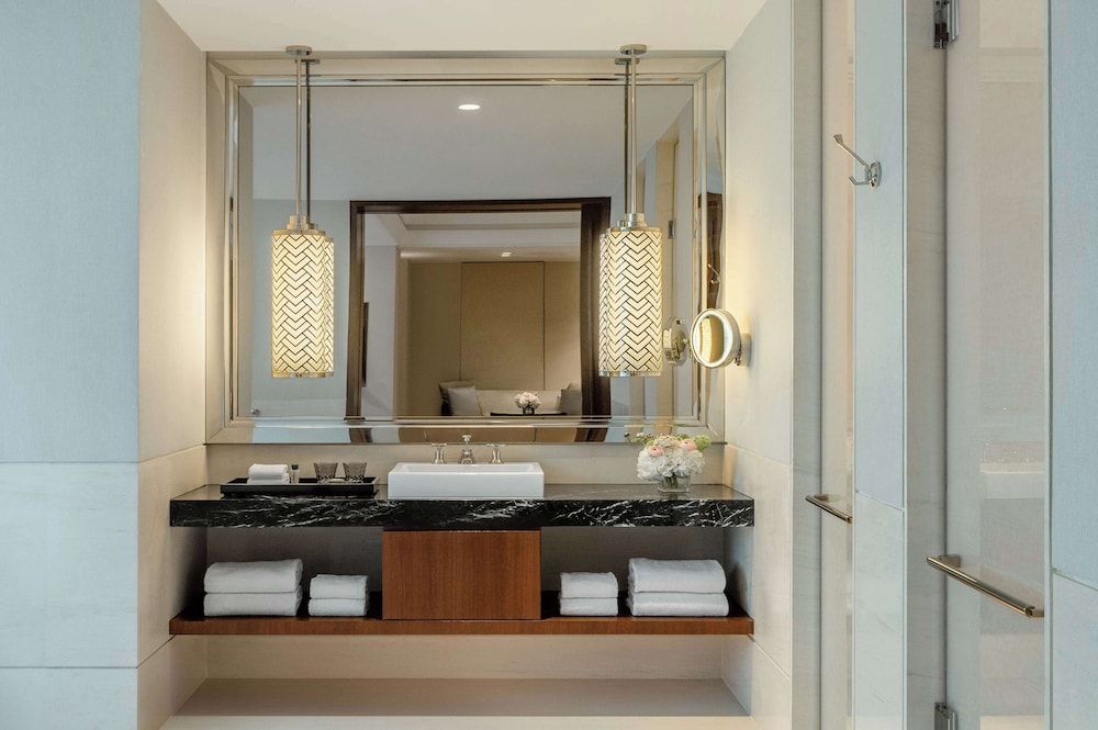 The Capitol Kempinski Hotel Singapore Deluxe Room, 1 King Bed 5