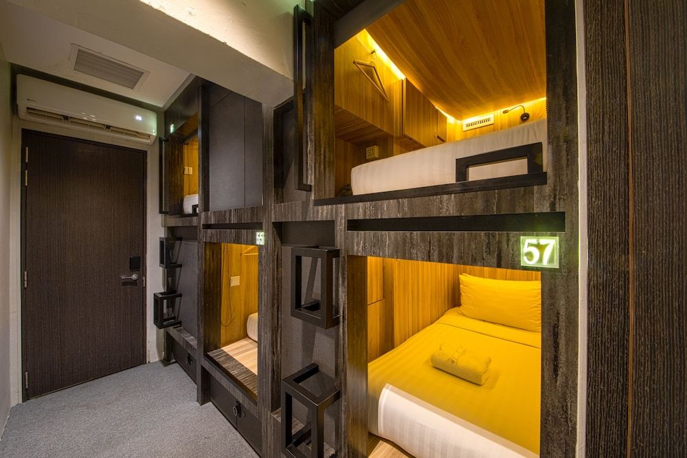 Private Room with 4 Premium Beds Capsule