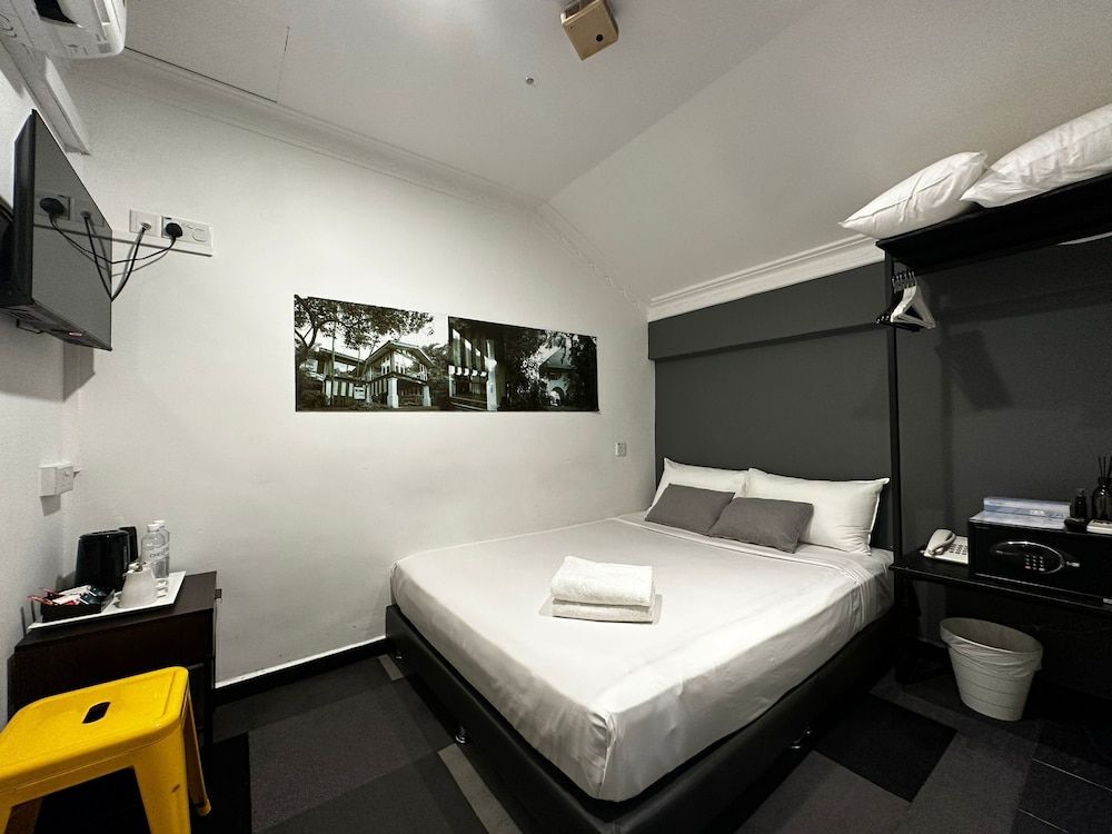 undefined Check-Inn at Little India 9