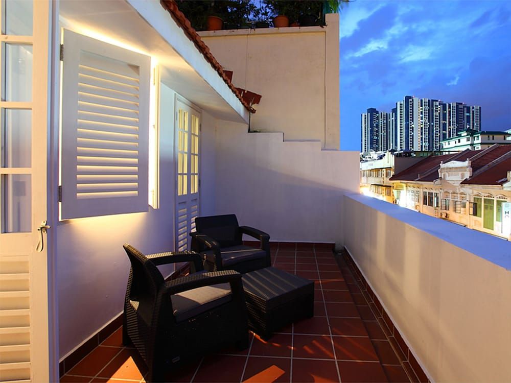 Room, Balcony