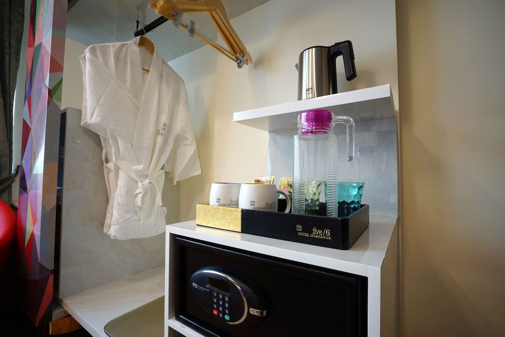 five6 Hotel Splendour Superior Queen 9