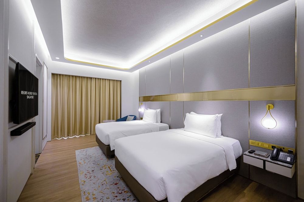 Resorts World Sentosa - Crockfords Tower Deluxe Suite (Subject to 2 Double Beds or 1 KingBed) 4