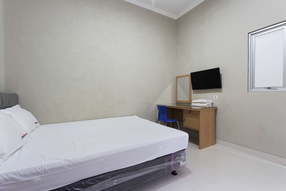 RedDoorz @ Mangga Besar 2 Reddoorz Room 12