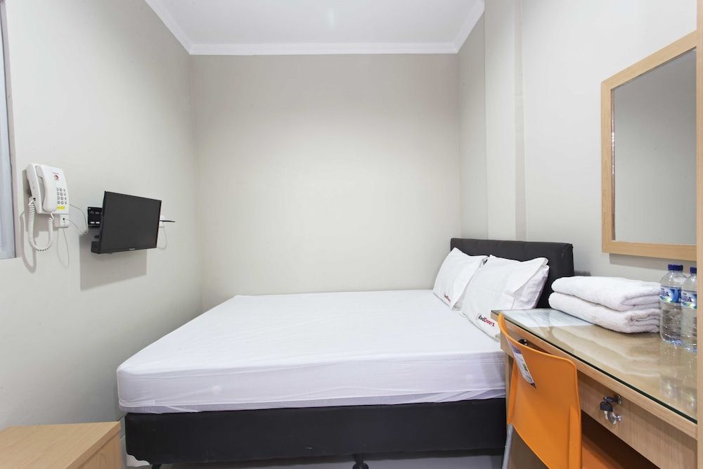RedDoorz @ Mangga Besar 2 Reddoorz Room 10
