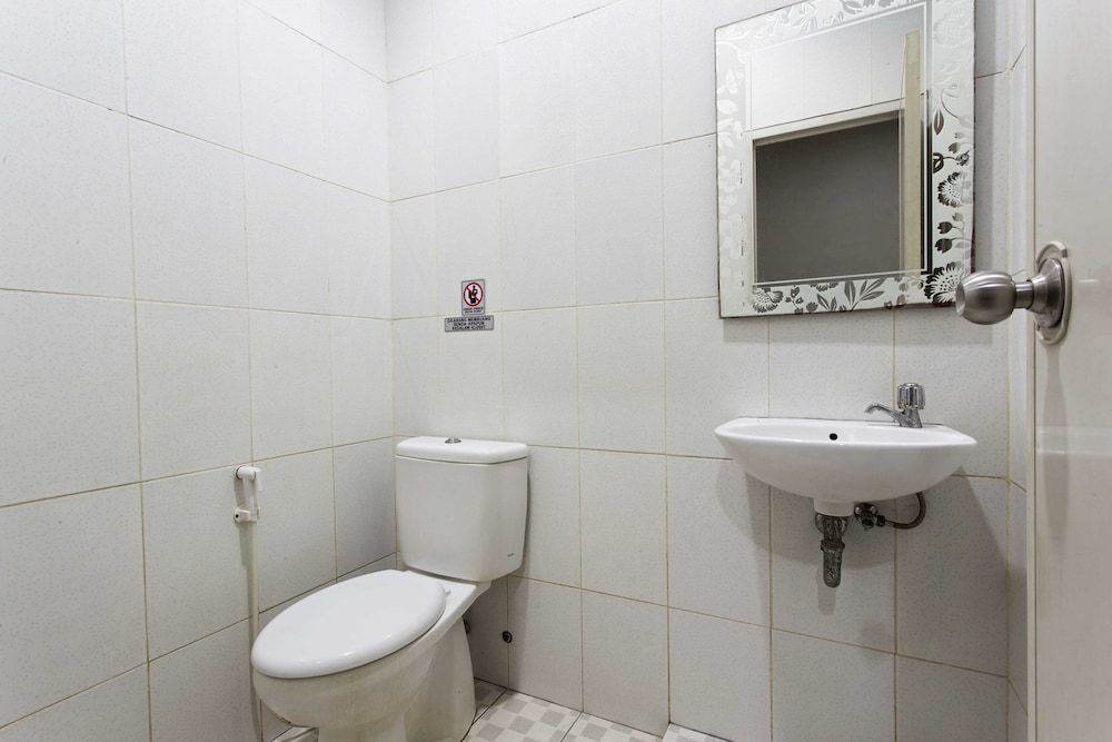 RedDoorz @ Mangga Besar 2 Reddoorz Room 11