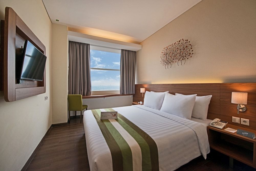 Grand Whiz Hotel Poins Simatupang Jakarta Superior Double Room 2