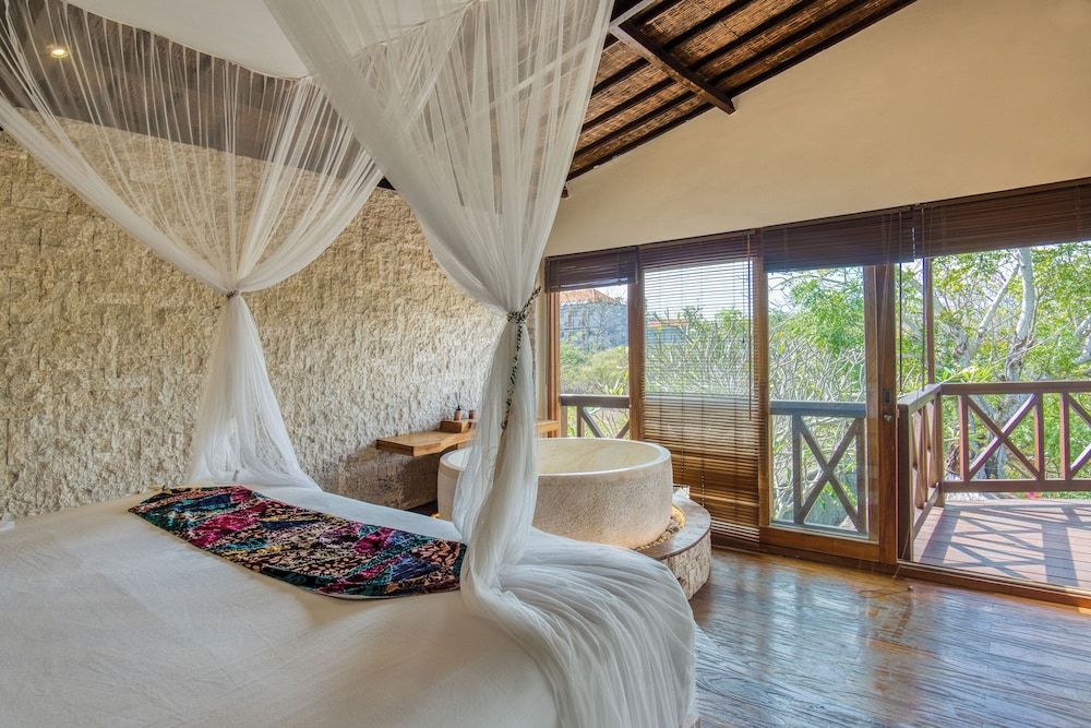 Breezy Point Villas Exclusive Villa, 3 Bedrooms, Private Pool, Garden View (Flamboyant House) 6