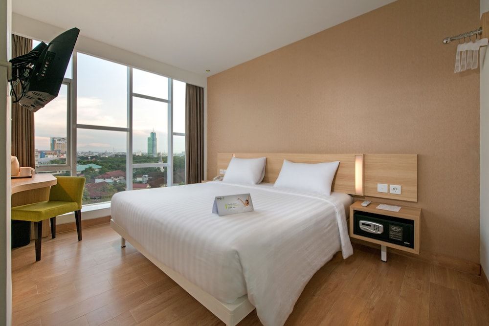 Whiz Prime Hotel Hasanuddin Makassar Superior Double Room 3
