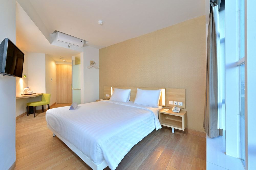 Whiz Prime Hotel Hasanuddin Makassar Superior Double Room 2