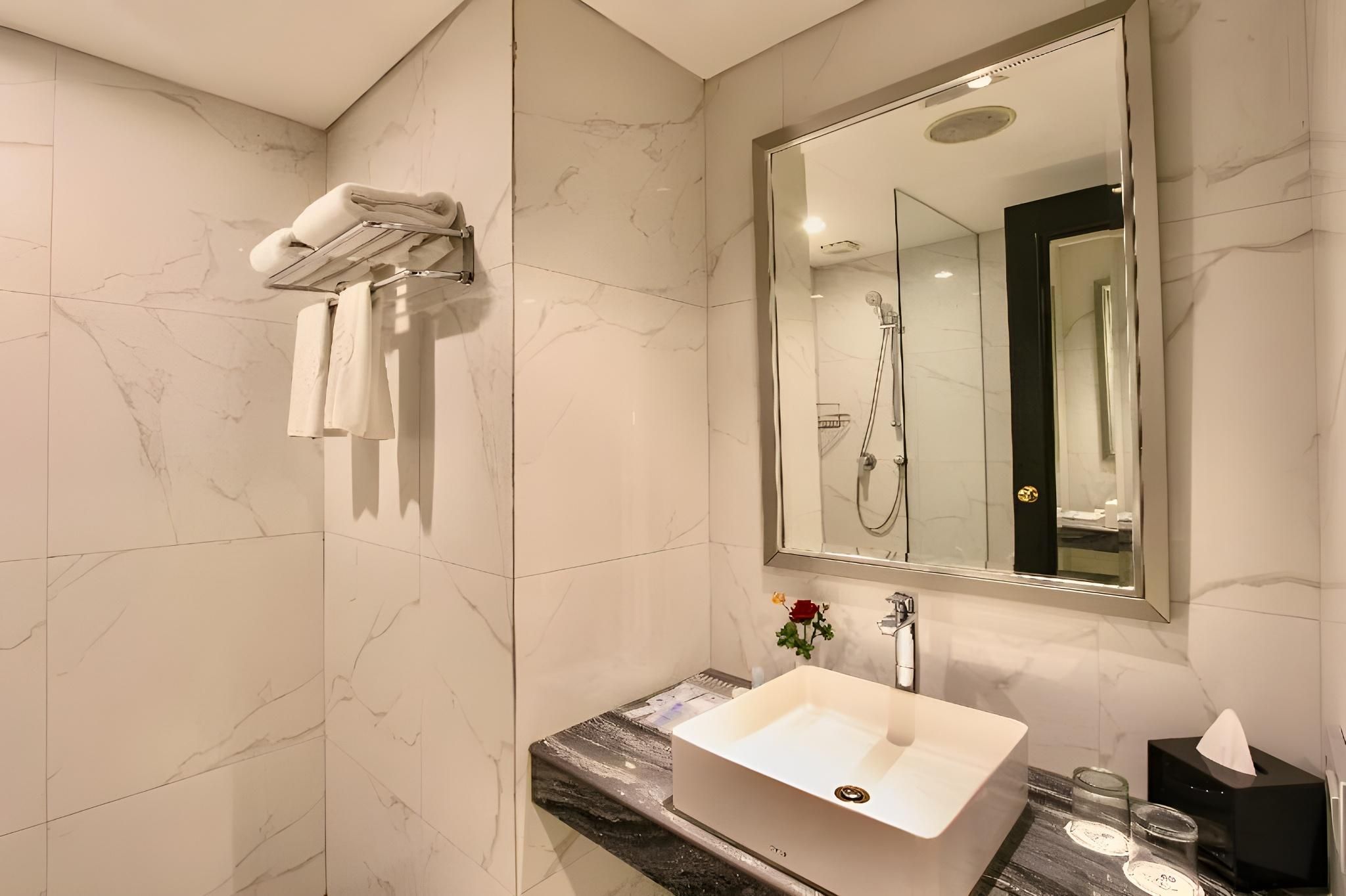 The Acacia Hotel Jakarta Deluxe King 3