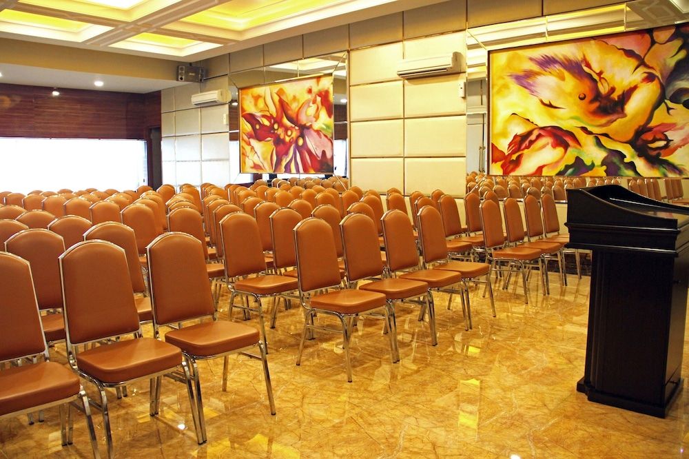 undefined Hotel Olympic 4