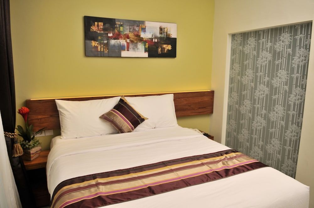 Biz Boulevard Hotel Deluxe Room 2